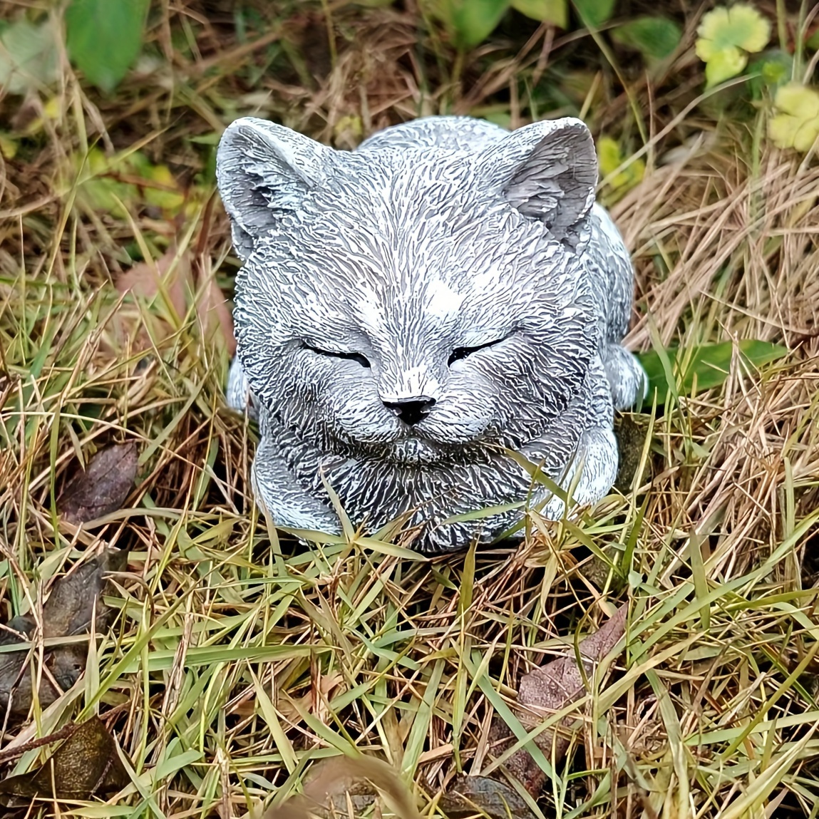 Image of A Cat Statue Made Of Resin, Featuring A Lifelike Design, Perfect For Garden Decoration, Pet Memorial Gifts, And Suitable For Indoor And Outdoor Use, Ideal For Patios, Lawns, And Festive Decor
