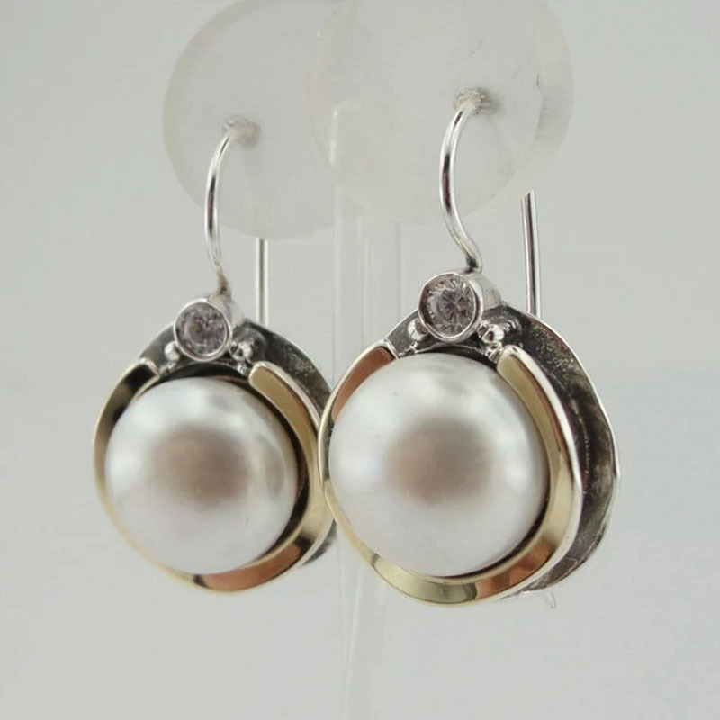 

2pcs Exquisite Fashion Round Elegant Simple Stainless Steel Imitation Pearl White Woman Earrings Banquet