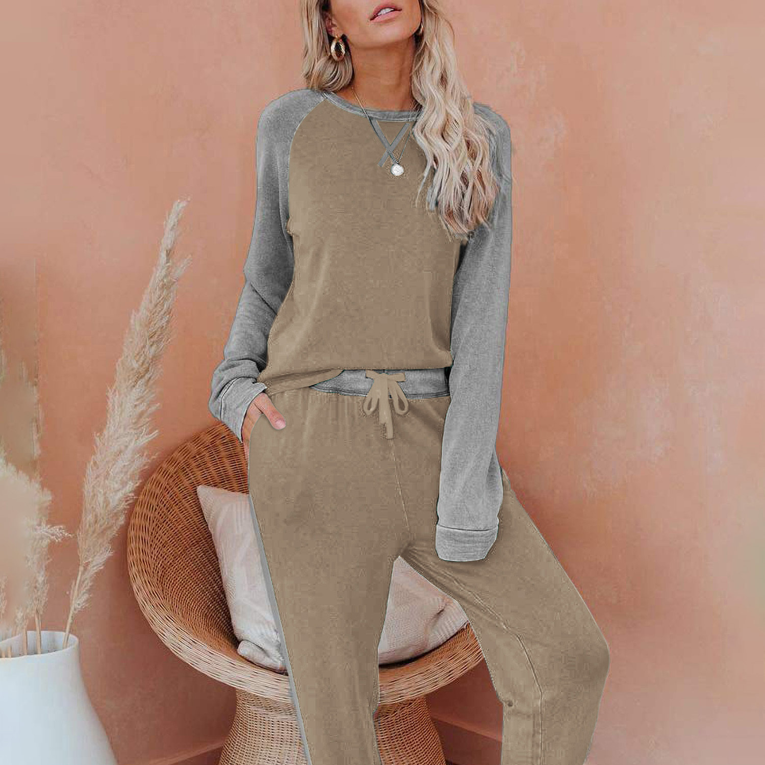 

Women's Soft Lounge Set For Fall - Raglan Sleeve Round Neck Top & Joggers With Pockets