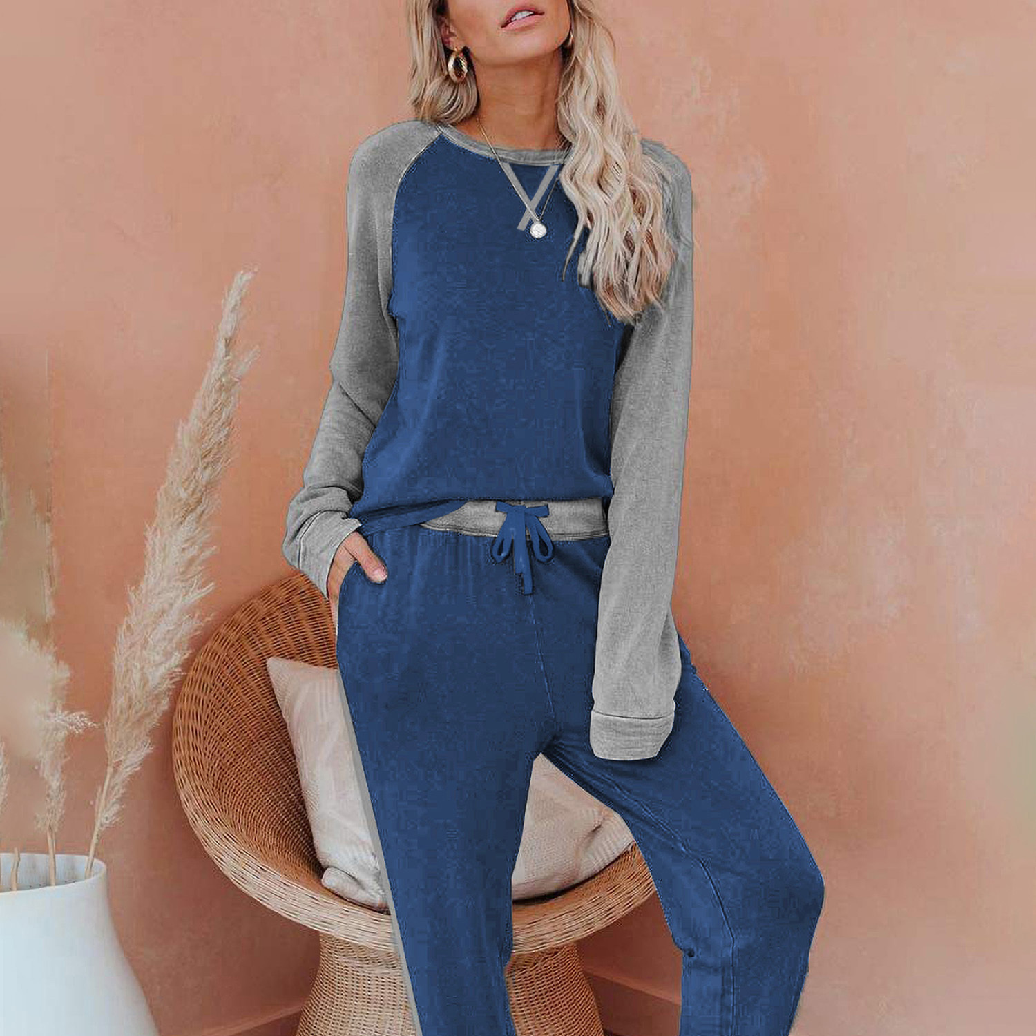 

Women's Soft Lounge Set For Fall - Raglan Sleeve Round Neck Top & Joggers With Pockets