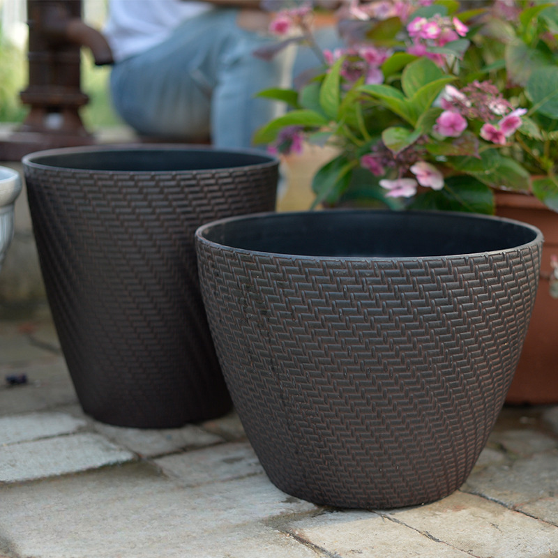 

Classic Striped Patterned Outdoor Plant Pot: Thickened, Oversized, And Durable For Indoor/outdoor Use - With Drainage Holes