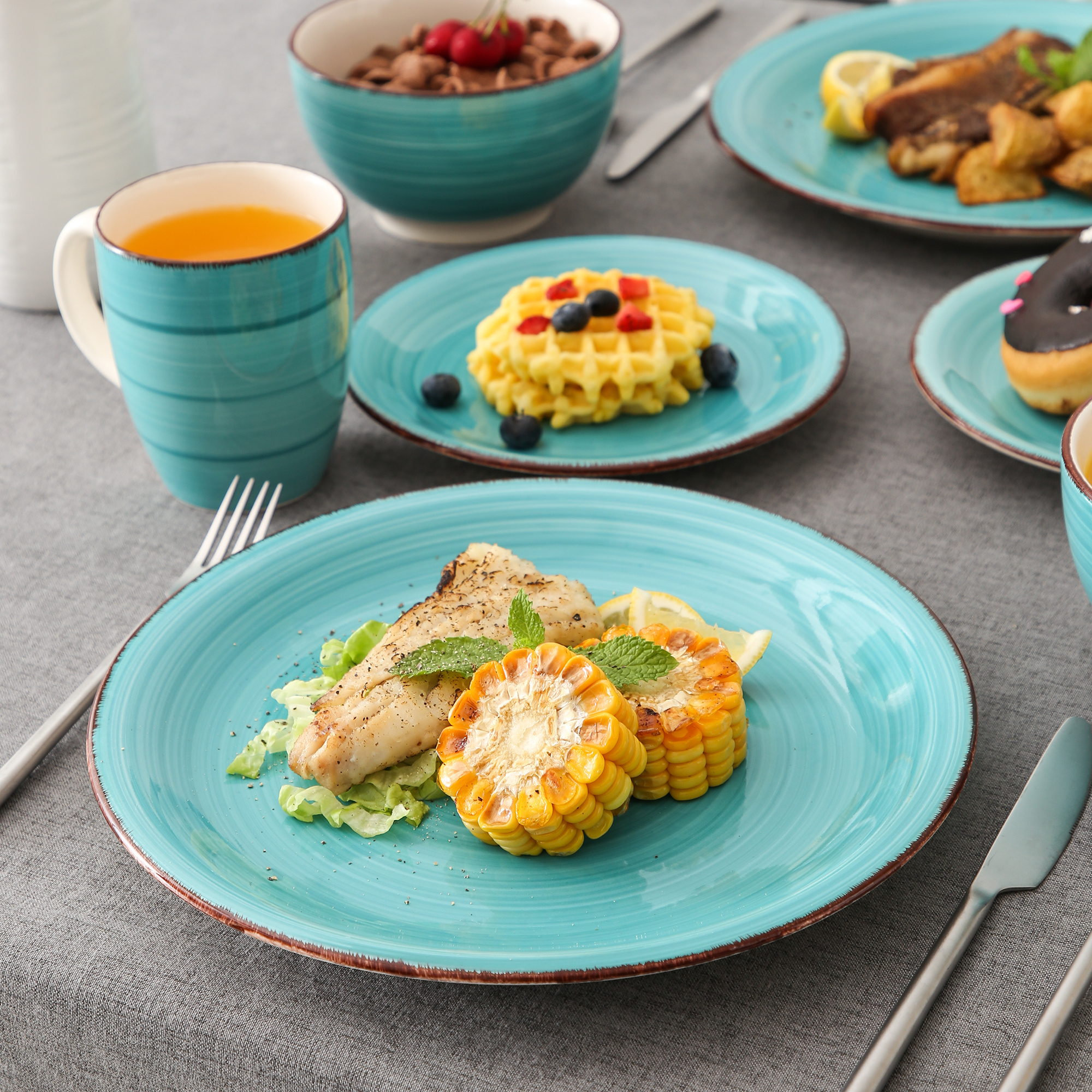 32-Pieces Turquoise Color Porcelain Dinnerware Set Vintage Ceramic Plate  Set with Dinner Plate, Dessert Plate, Bowl, Mug Set For People