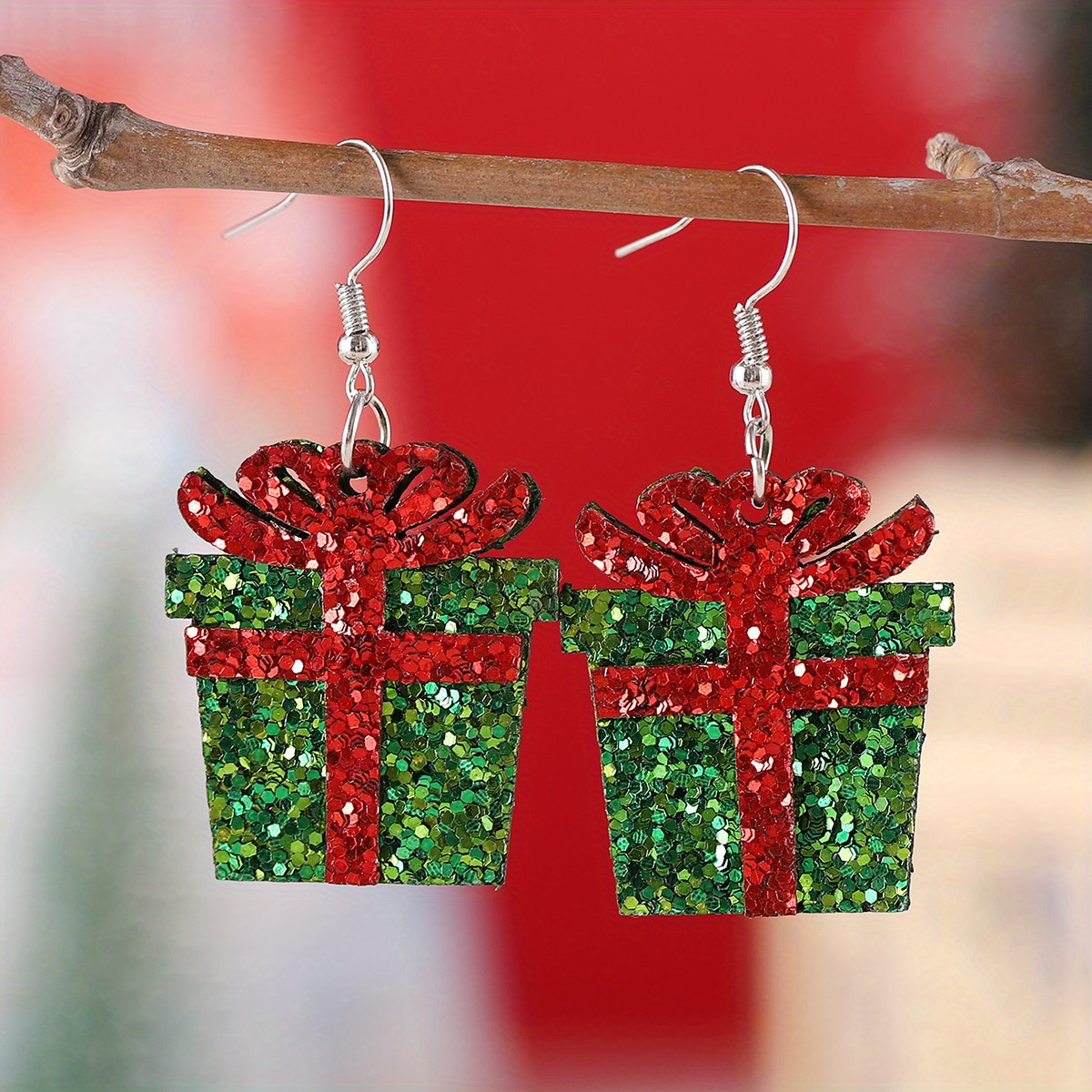 

Christmas Gift Box Sequin Earrings - Sparkly Green And Red Pu Leather Dangle Earrings For Women, Festive Holiday Jewelry, Winter Theme Ear Accessories Without Feathers (pack Of 1 Pair)