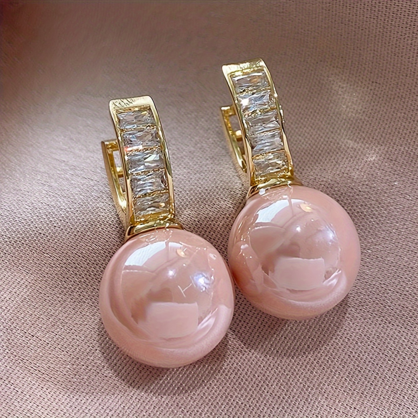 

Elegant Pink Pearl Hoop Earrings With Golden-tone Alloy Design – Simple & Stylish Jewelry For Women, Parties, Dates, And Casual Attire