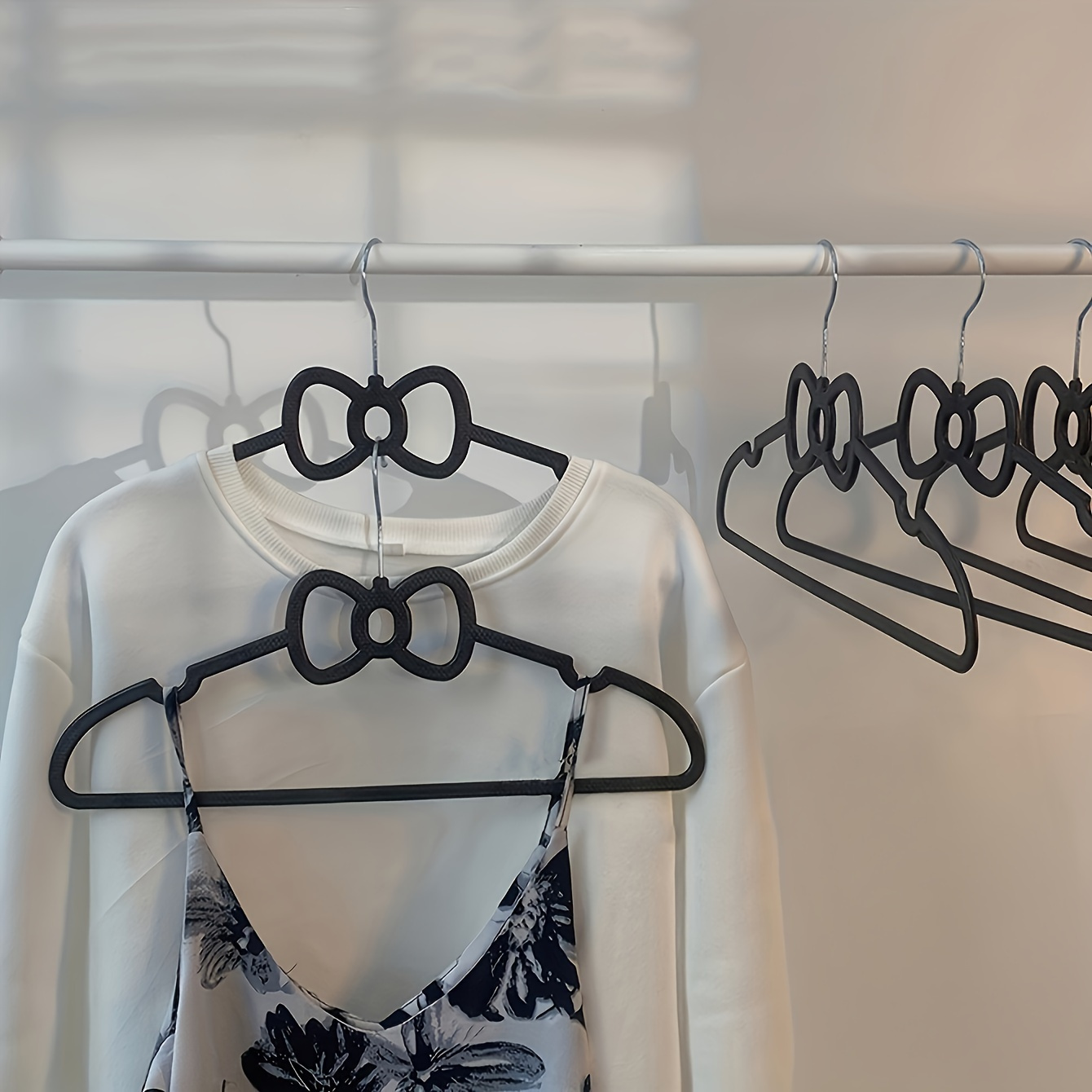 

10pcs Bowknot Pattern Plastic Hangers - Stylish Cute Bow & For Lingerie, Strappy Clothing, And Intimate Apparel - Ideal For Closet Organization And Storage