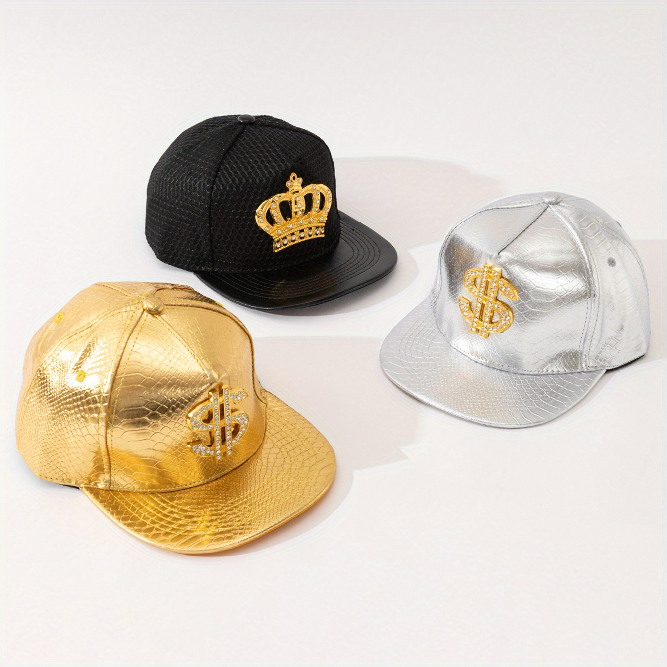 

A -brimmed Hat A Golden , Featuring Golden Elements, In Size, Suitable For Back-to-school Season, Wear, Unisex.