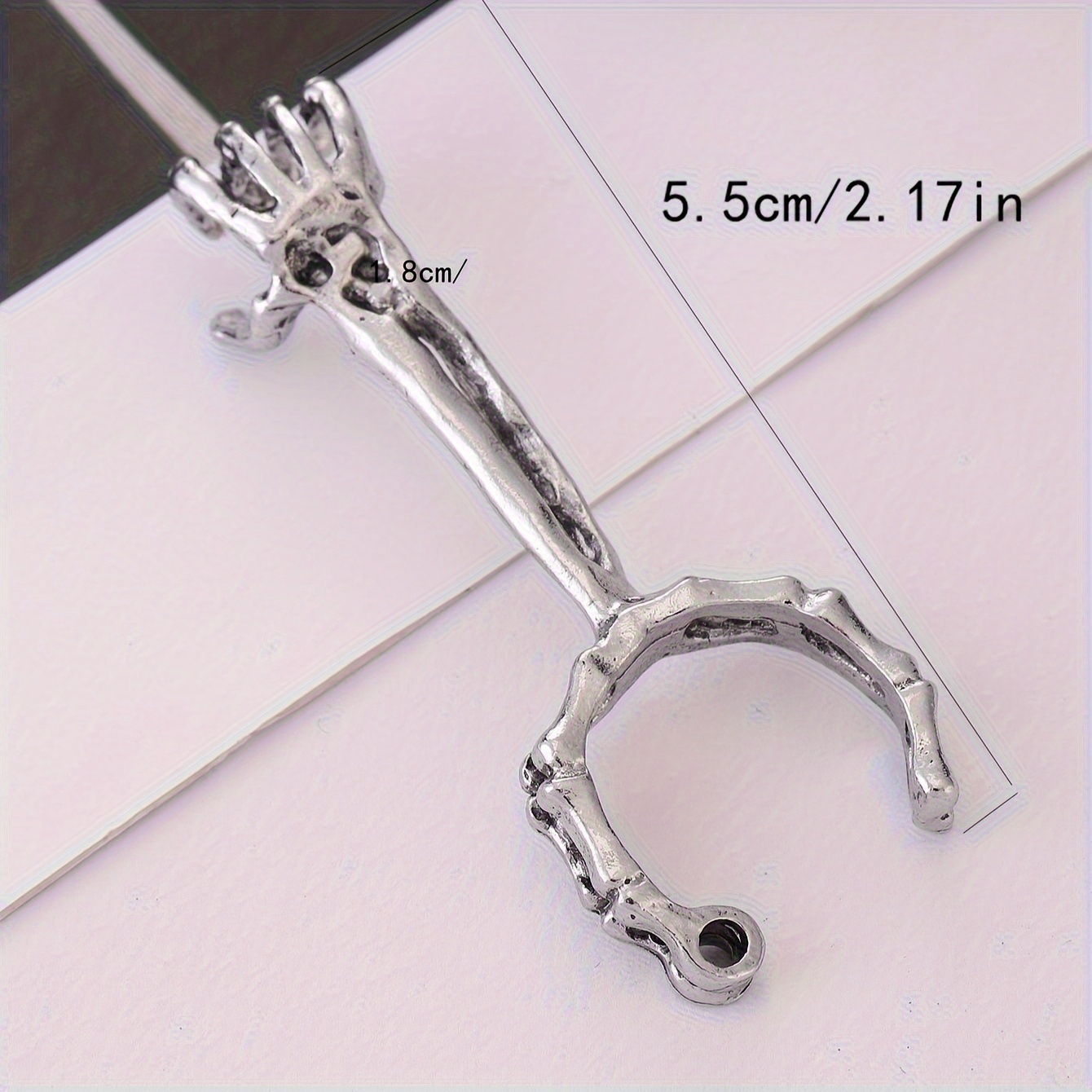 1pc of a bone shaped smoking ring with a skull design on the mouthpiece Product details 3
