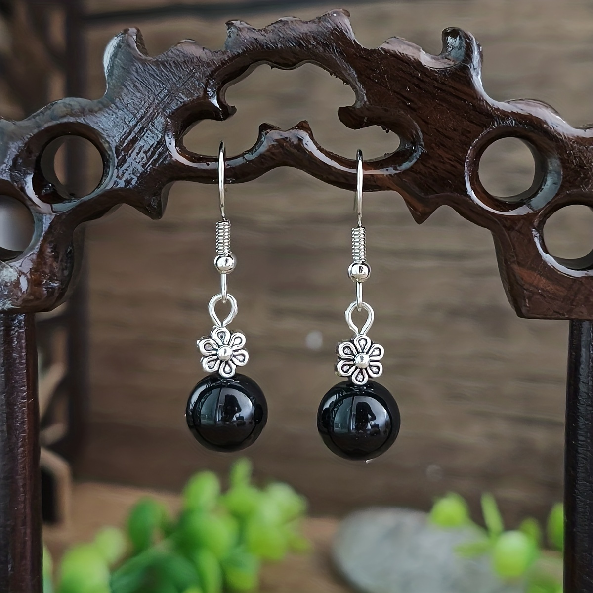 

1 Paire d'élégantes boucles d'oreilles pendantes en perles de verre noires avec détail floral pour femmes - Style bohème, placage, idéal pour un et cadeau, convient à toutes les