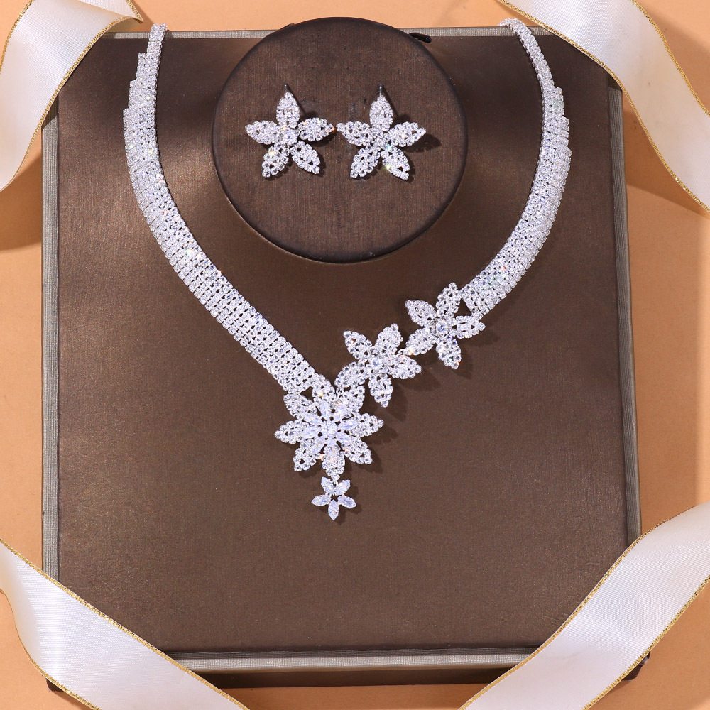 

3pcs Flower Necklace And Earrings, Retro Fashion, Trendy And , Suitable For Daily Street Parties And Celebrations