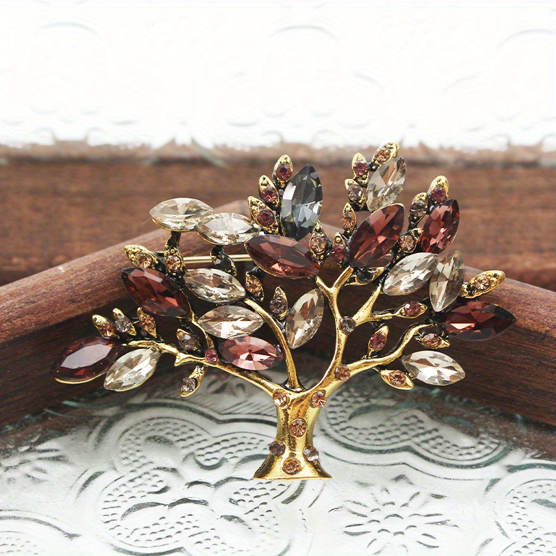 vintage style unconventional brooch with rhinestones unique and luxury   design details 0