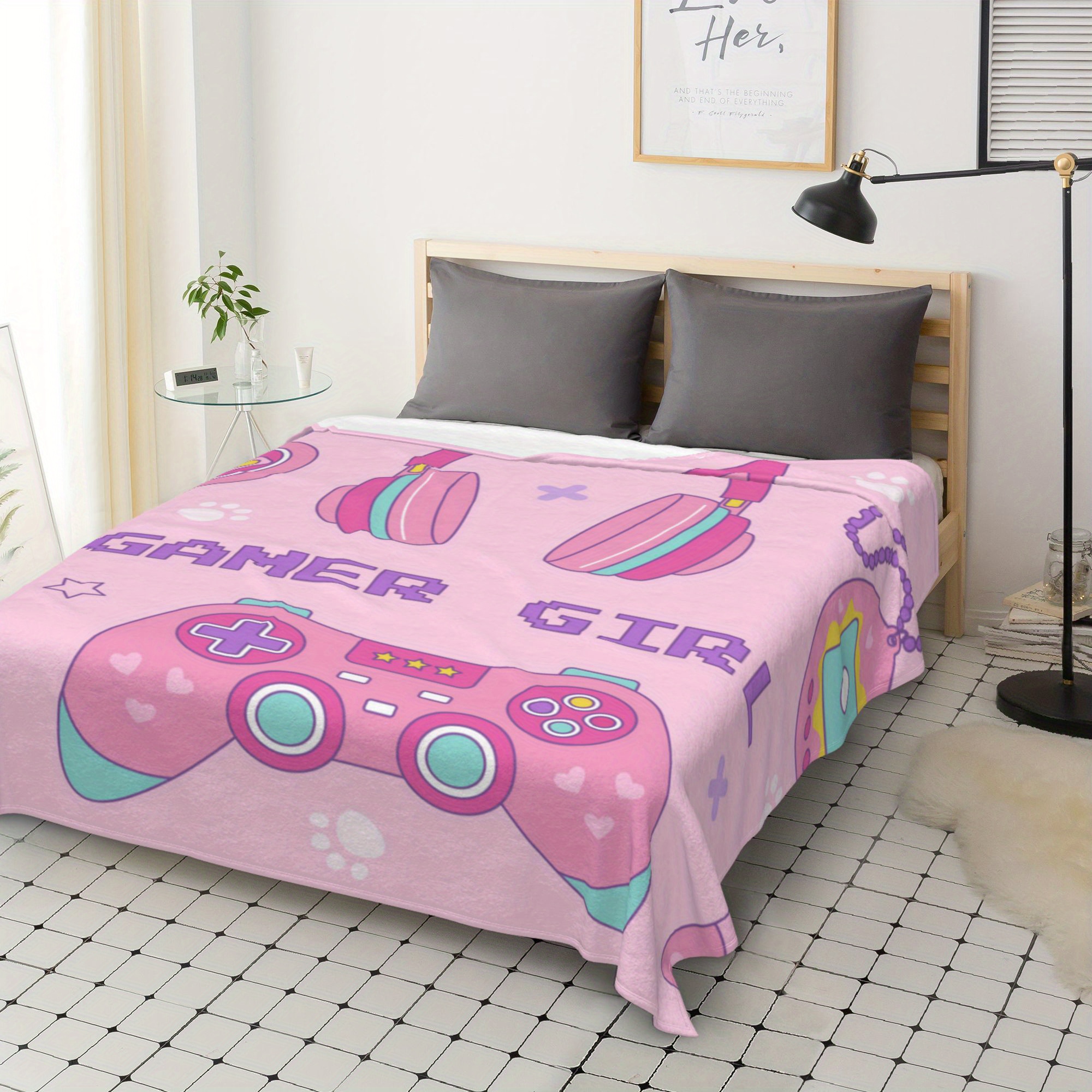 

Festive Cartoon Pink Game Controller Printed Fleece Blanket - Perfect For Gaming Enthusiasts And Anime Fans