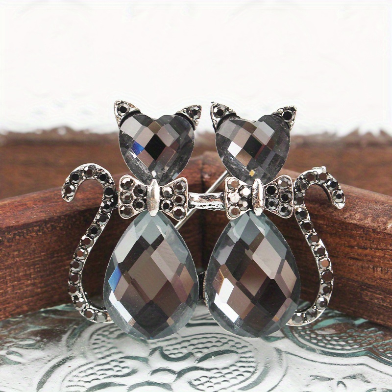 

Elegant Vintage-inspired Brooch - Unique, High-end Rhinestone Accessory For Women