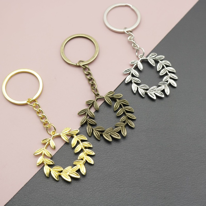 

A Basic Keychain Ornament In The Shape Of A Garland Pendant