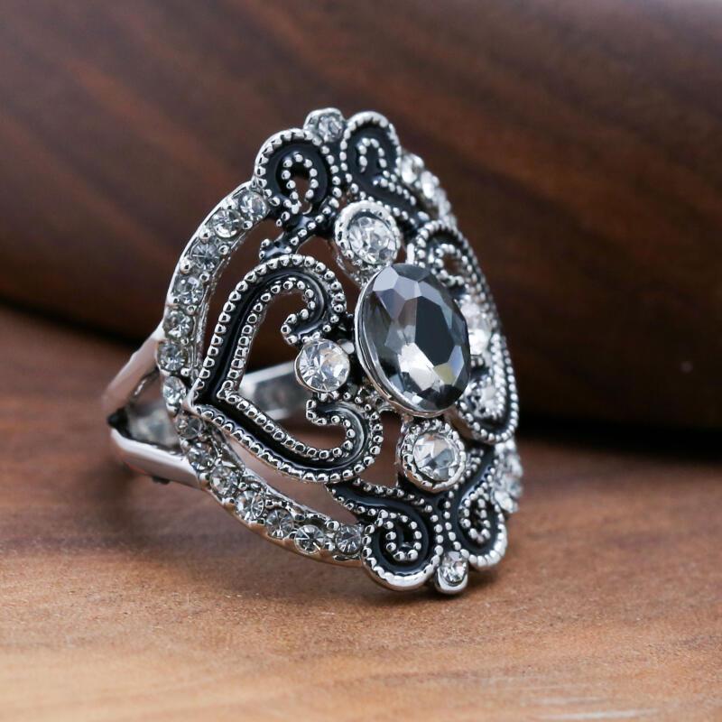 

1pc Exquisite Love Heart Hollowed Out Floral Geometric Inlaid Onyx Rhinestones Luxury Copper Silver Color Ring Woman Party Banquet Prom Size 7-10