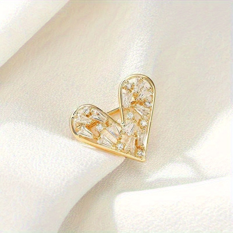 Exquisite Brooch Fashion Heart Collar Pin Lady Elegant Cheongsam Dress Additions Corsage Women Cardigan Button Pins