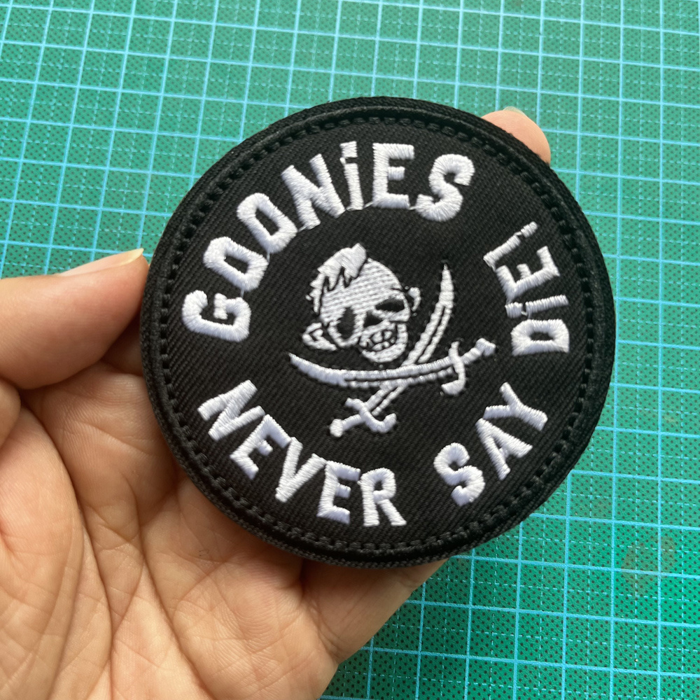 

1pc Unique Round Embroidered Patch With - Fashionable Badge For Backpacks, Jeans, Clothing & Shoes Accessories