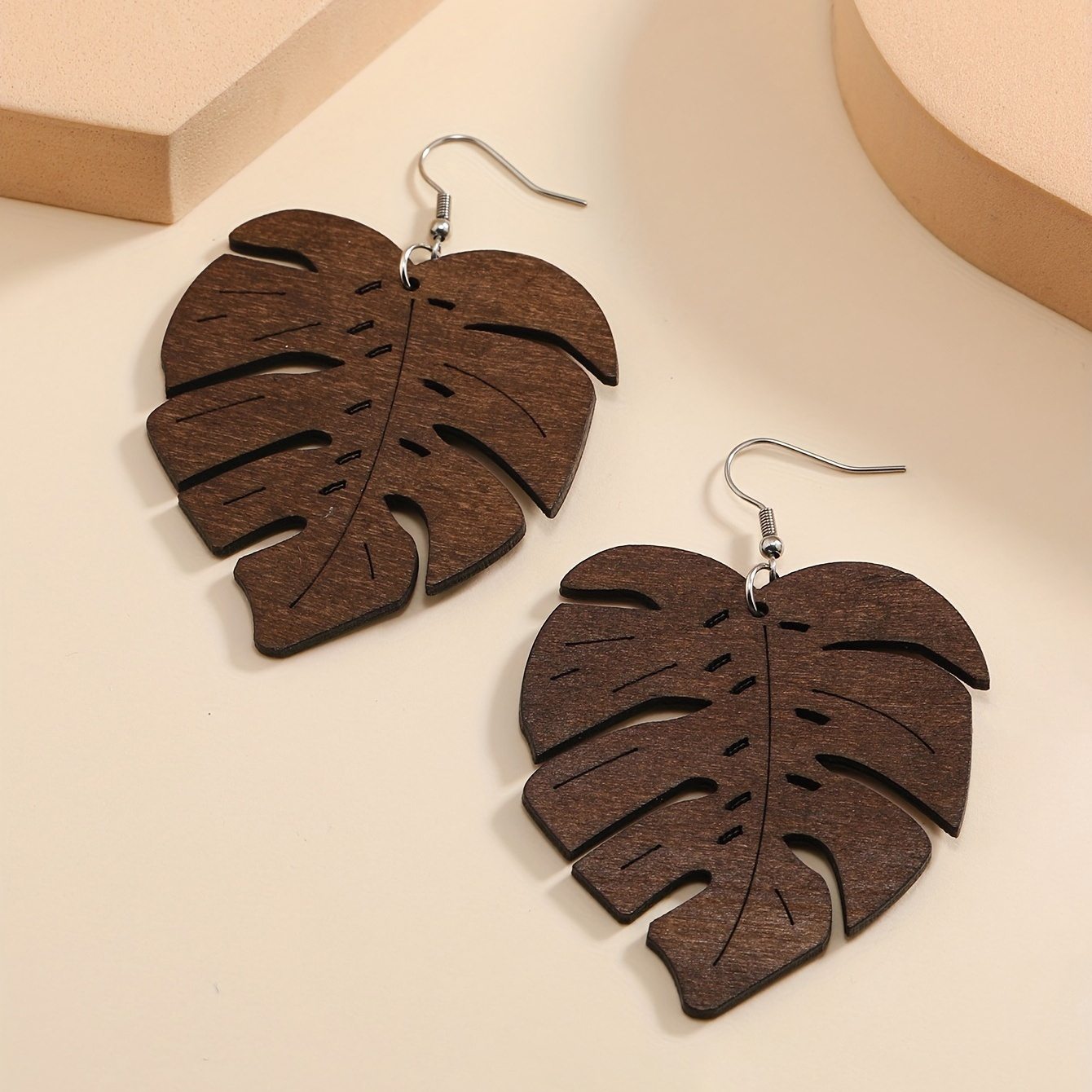 TEMU 1 Paire, Boucles d'Oreilles Pendantes Tendance pour Femme, Style Bohème Motif Géométrique en Bois Feuille Marron, Boucles d'Oreilles Ajourées de
