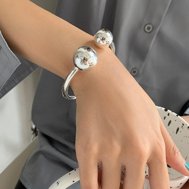 

Unique Design Of A Solid Double-ball Bracelet For Women With An Open End, Featuring A Minimalist And Cool Style Accessory.