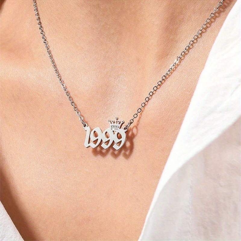 

1 Fashionable Stainless Steel Crown And Year Shaped Neutral Pendant Necklace, Jewelry For Birth Year/ Anniversary/ Marriage Year 1980-2024, Special Souvenir Gift, Suitable For Daily/ Work Wear