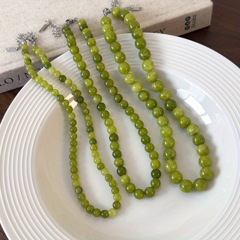 

Collier de perles d'agate verte élégant pour femmes, collier de pierre naturelle artisanal , chaîne en couches pour le cou – Style et simple, idéal pour le port et les – Pas de mosaïque, non plaqué