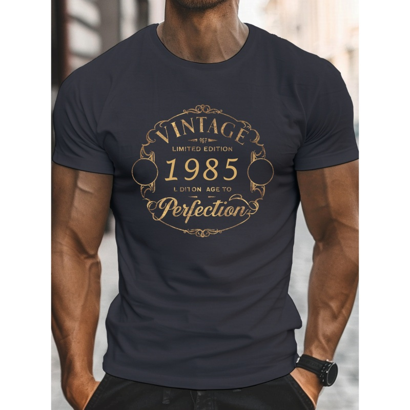 

Men' 1985 Print T-shirt, Casual Crew Neck Short Sleeve Top, 100% Polyester Knit Fabric, Stretch, Regular Fit, Summer Lightweight Tee