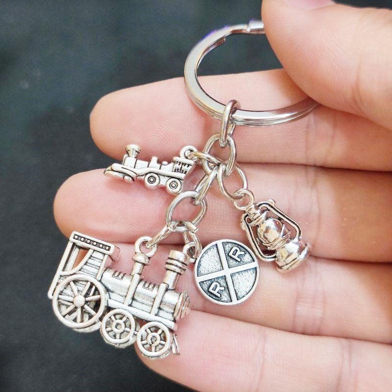 1pc Vintage Steam Keychain - Heavy-duty Railroad Train Keys With Retro Engine, Railway Enthusiast Gift, Bag Decoration For - Design, Travel Keepsake, Retro Aesthetic, Detailed , Kerosene Lamp