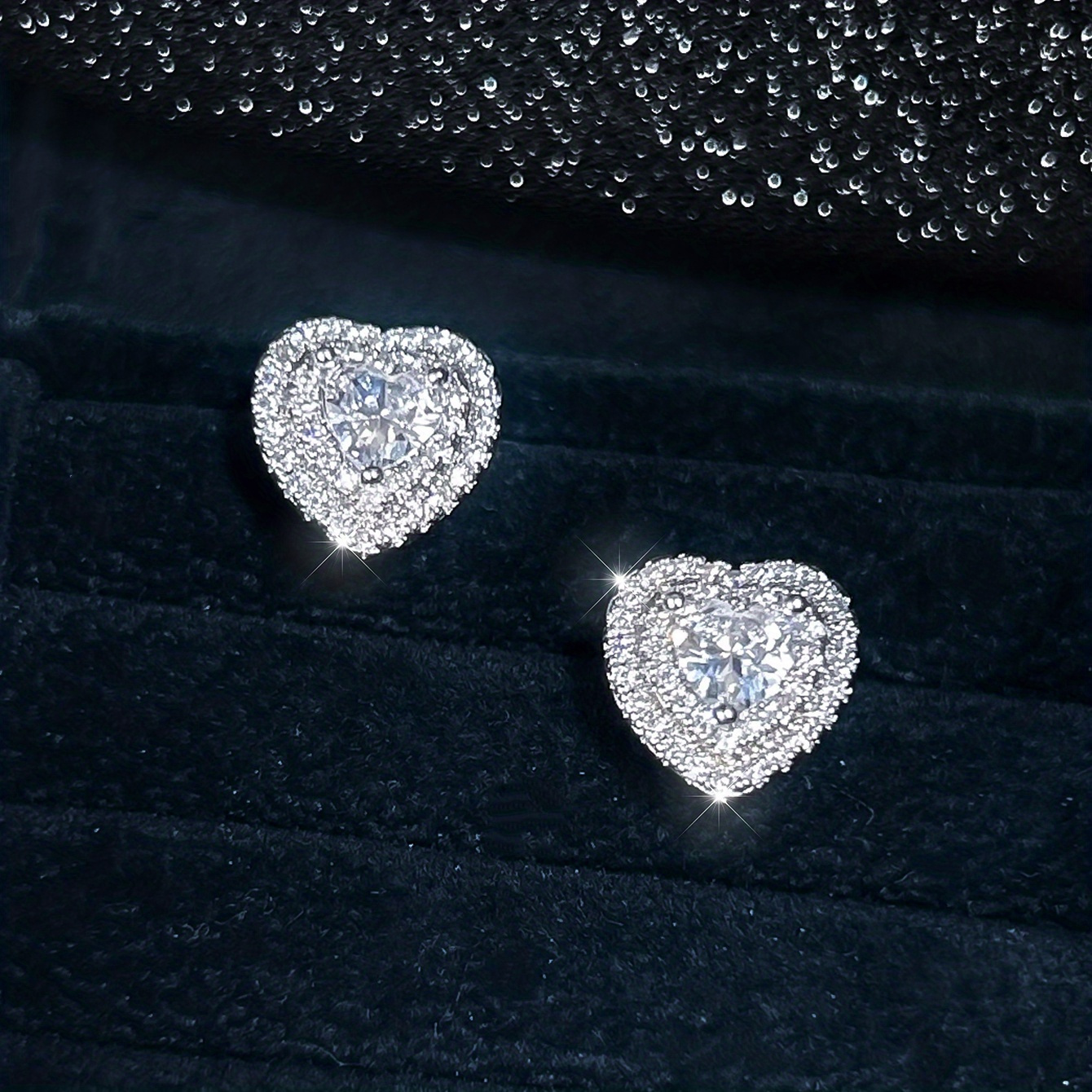 A Pair Of Heart-shaped Earrings Made Of 925 Sterling Silver, With Heart-shaped Zirconia, Perfect For Elegant Jewelry And A Fashionable Gift For Women