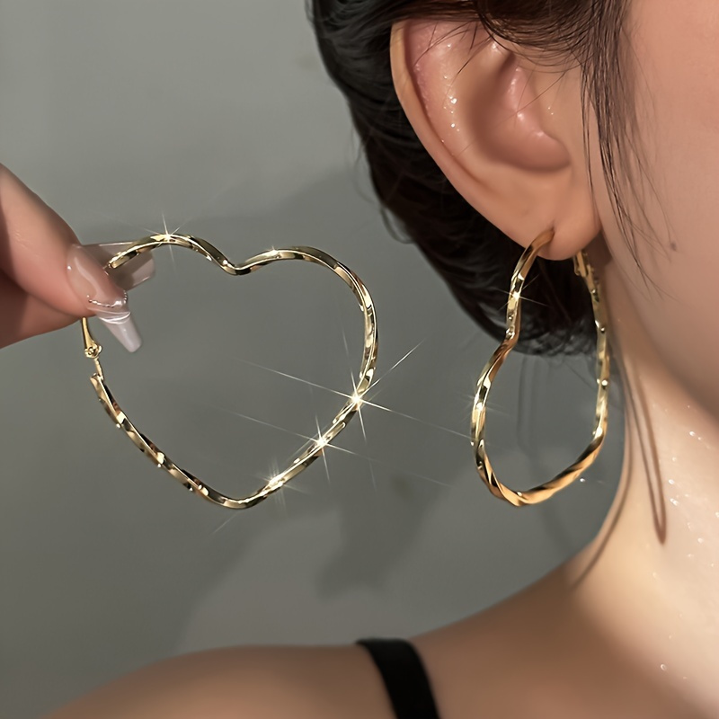 

Of Elegant Heart Shaped Hoop Earrings, Fashionable Women's Casual Gifts