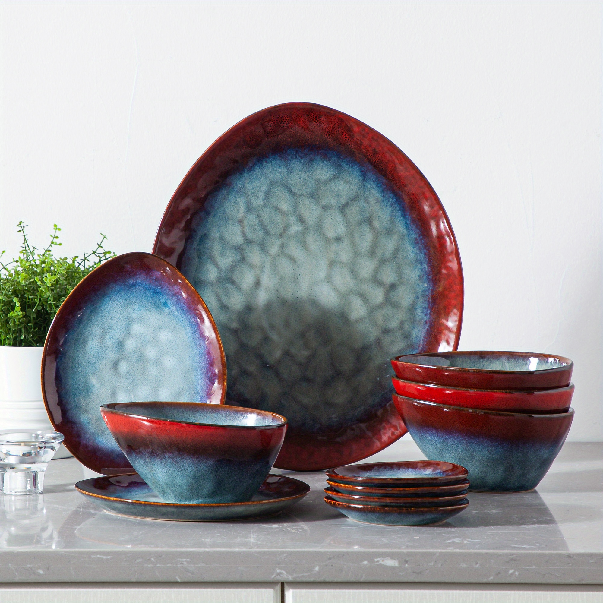 E-shop 11-teiliges Set ovale Vintage-Teller und -Schalen aus Reaktivglasur in Rot mit 1 Servierplatte, 2 Desserttellern, 4 Schalen und 4 Dipschalen