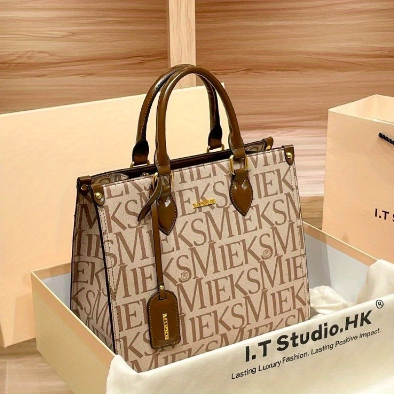 

High-capacity Genuine Leather Tote Bag With Polyester Lining, Zipper Closure, Edge Paint, And Accessory - Stylish Shoulder Bag With String From Guangzhou