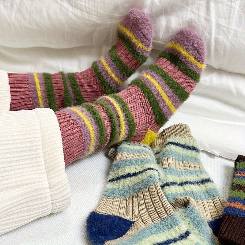 

3 Paires de Chaussettes Épaisses à Rayures Assorties et Dissonantes en Imitation Fourrure de , Douces et l'Hiver, Chaussettes Chaudes