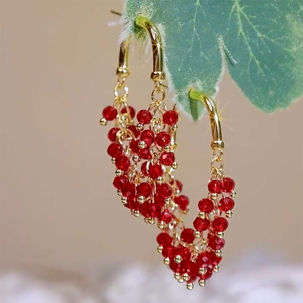 

A Pair Of Stylish Thin Earrings With A Unique And Design.