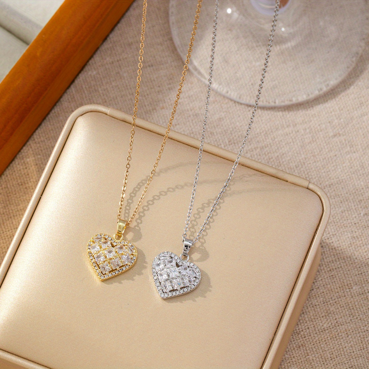 

2pcs Stainless Steel Jewelry Cubic Zirconia Heart Pendant Necklace Ins French Fashion Retro Trend Suitable For Daily Commuting, Gatherings, Parties, Travel Wear