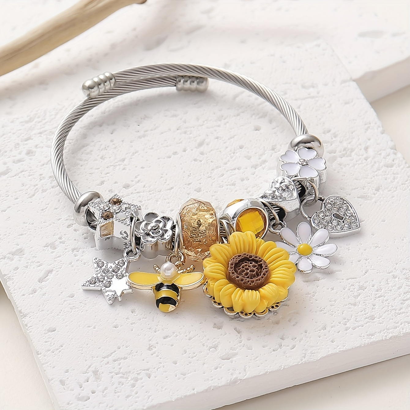 

Elegant Sunflower And Bee Charm Bracelet With Crystals - Stainless Steel For Parties, Nightclubs And Everyday Wear