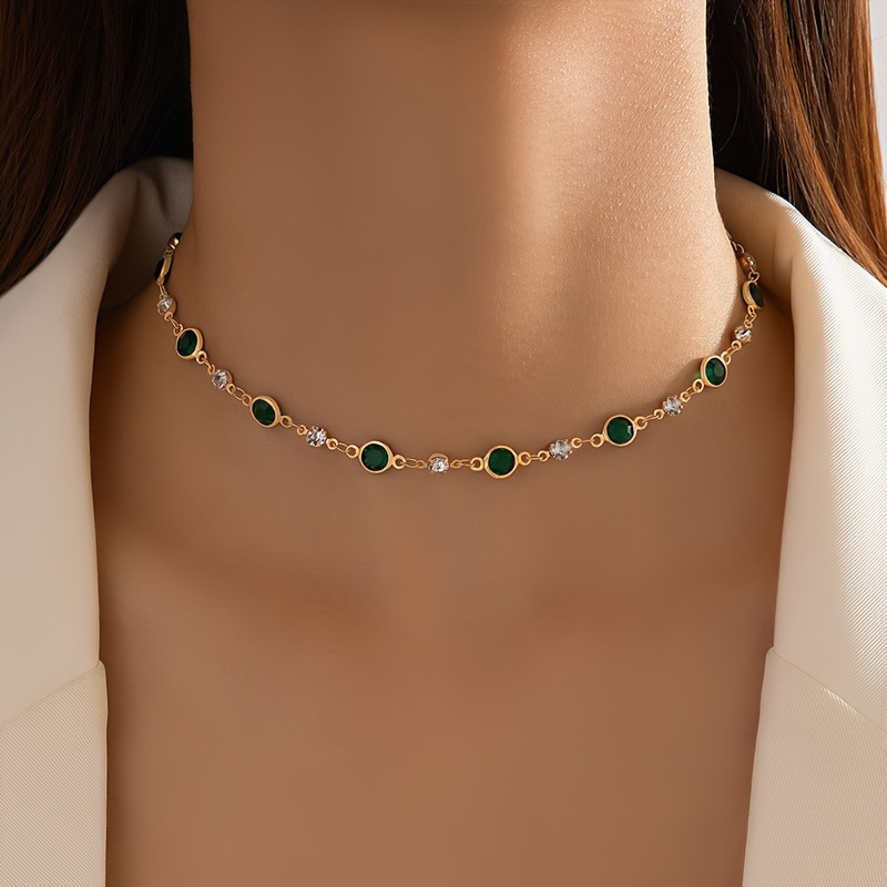 

Niche Personality Retro Green Zirconia Short Necklace Clavicle Chain Luxury Style Neck Jewelry