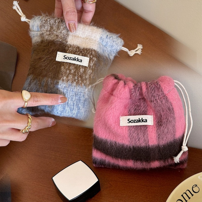 

Fur Cosmetic Bag , Small Makeup For Women, For Storing Makeup , Earphone, Wallet, And Handkerchief