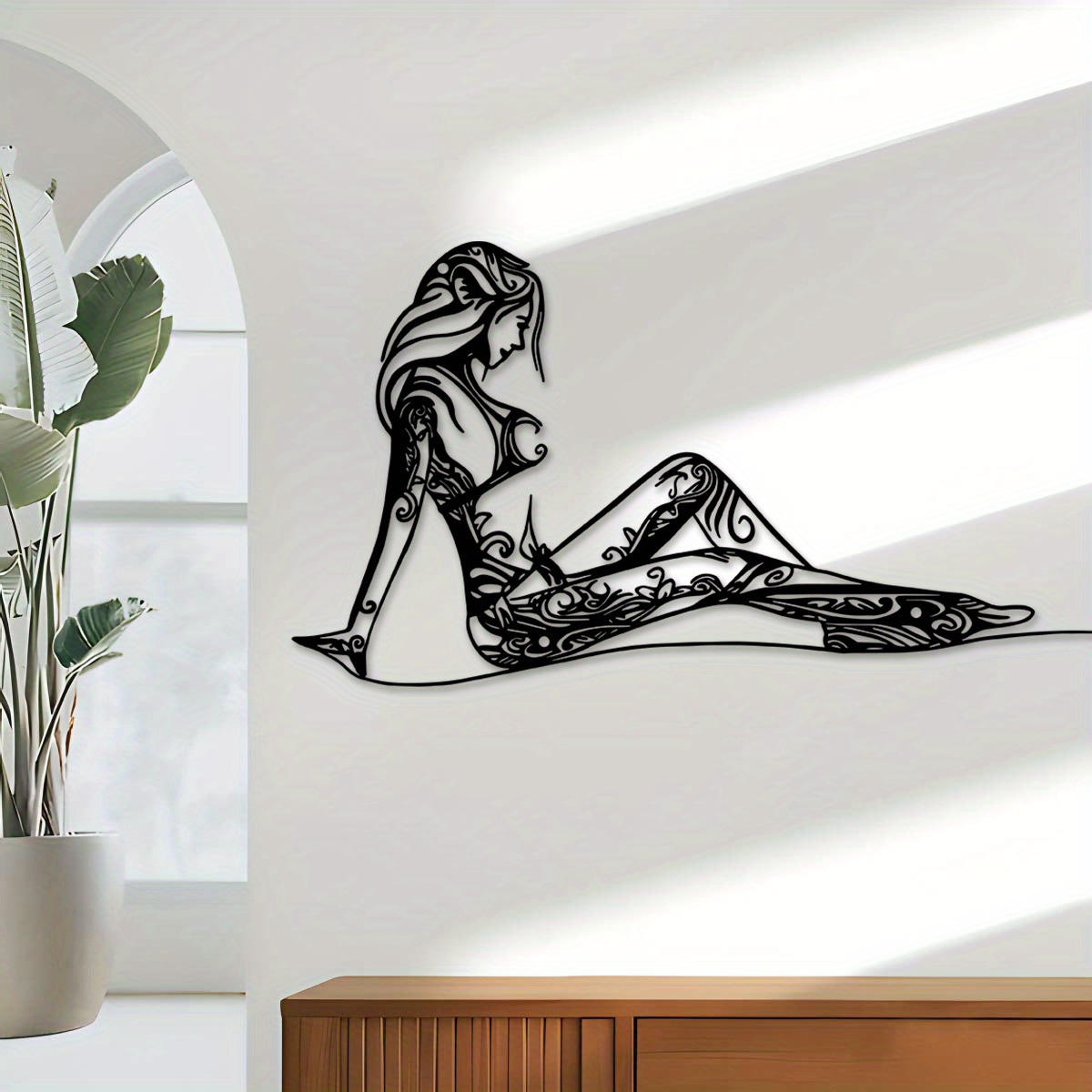 

Elegant Metal Line Woman Sculpture - Versatile Indoor/outdoor Decor For Living Room, Patio, Or Balcony, 11.81" Iron Art