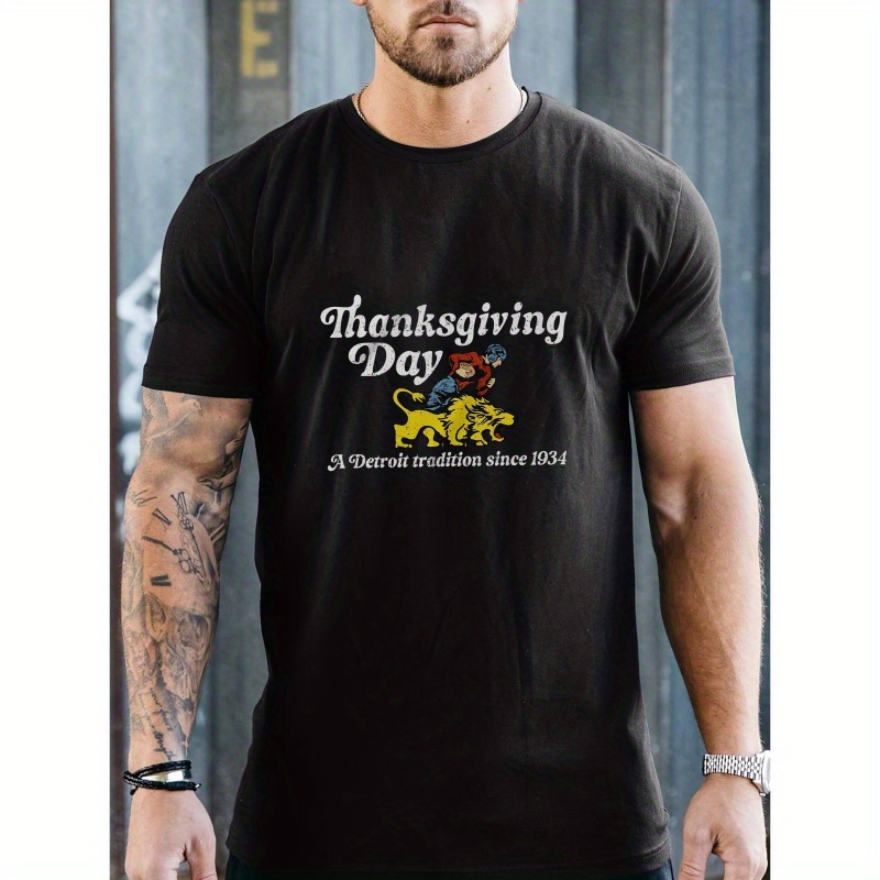 

Thanksgiving Day A Detroit Tradition Since 1934 Print Men's Casual Short Sleeve T-shirt For Summer, Crew Neck, Lightweight & Breathable