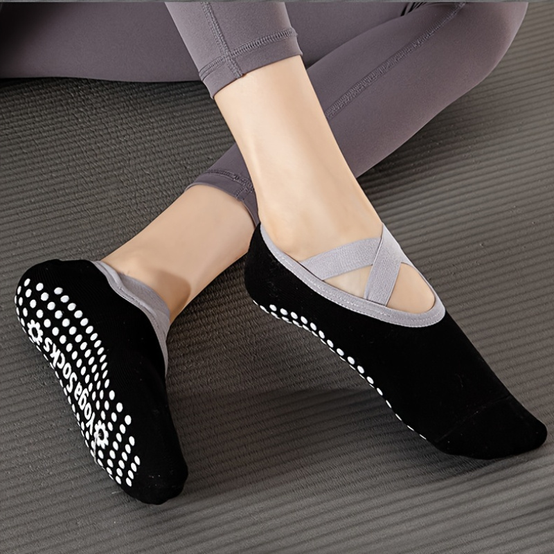 1 Pair Of Casual Socks, Women's Short Socks, Silicone Anti-slip Dance Socks, Random Indoor Socks