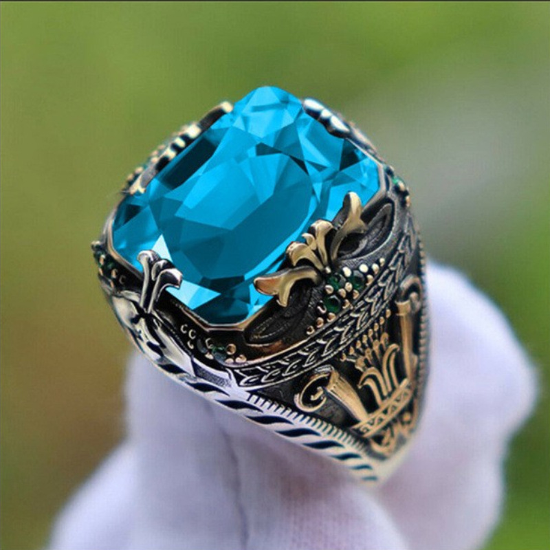 

A Fashion 's Luxury Ring Personality Retro Domineering Ring Banquet Party Ornament