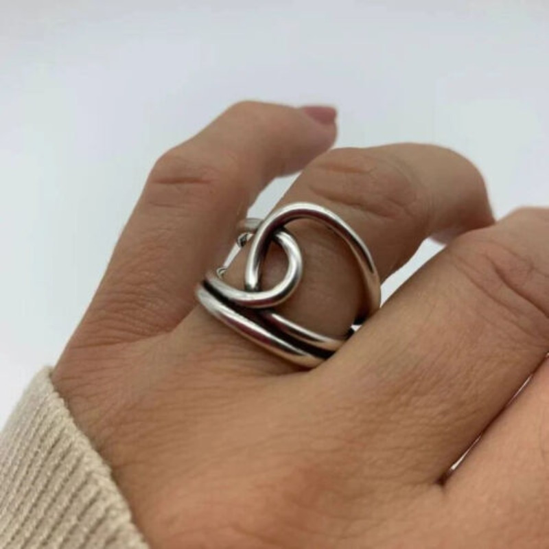 

A European And American Nostalgic Irregular Design Large Silver Knot Thumb Ring With Interlocking Rings For Women's Fashion Jewelry