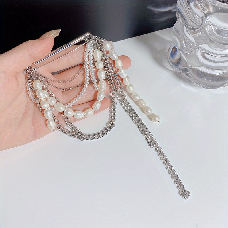 

Vintage Style Tassel Chain Brooch Pin For Women - Plastic Material, No Mosaic, Versatile For Daily & Vacation Wear, Accessory