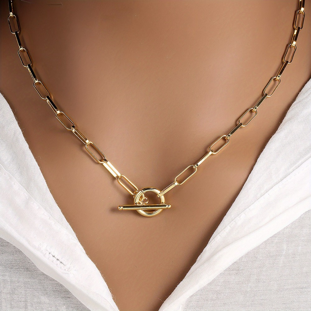 

A Golden Ot Buckle Retro Hip-hop Geometric Casual Versatile 18k Gold-plated Clavicle Chain.