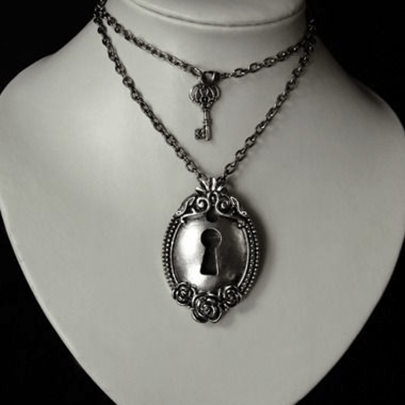 

A Stylish Gothic-inspired Stainless Steel Silvery Multi-layer Necklace With A Delicate Key Lock, Perfect For Daily Parties And Banquets, Ideal As A Gift For Women.