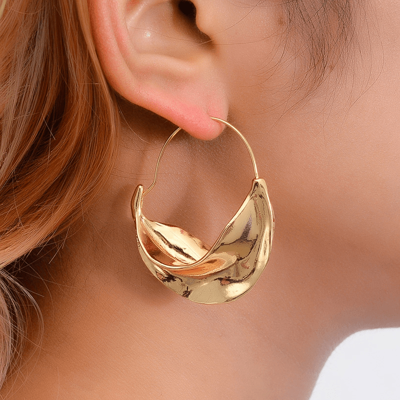 

1 Pair Of Vintage Golden Earrings Personality Vintage Swirls With Large Hoop Earrings For Women