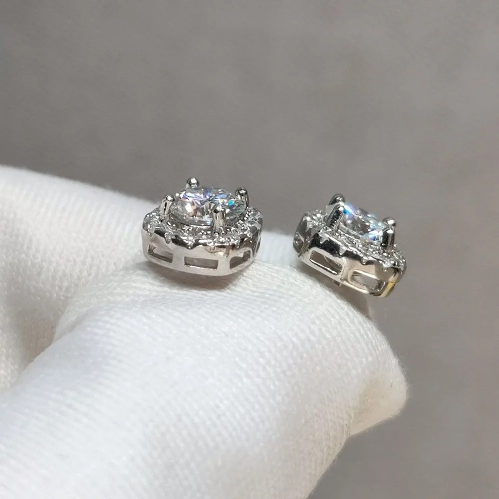 Women's 0.5/1/2/3 Carat Stylish White Moissanite Square-shaped Stud Earrings