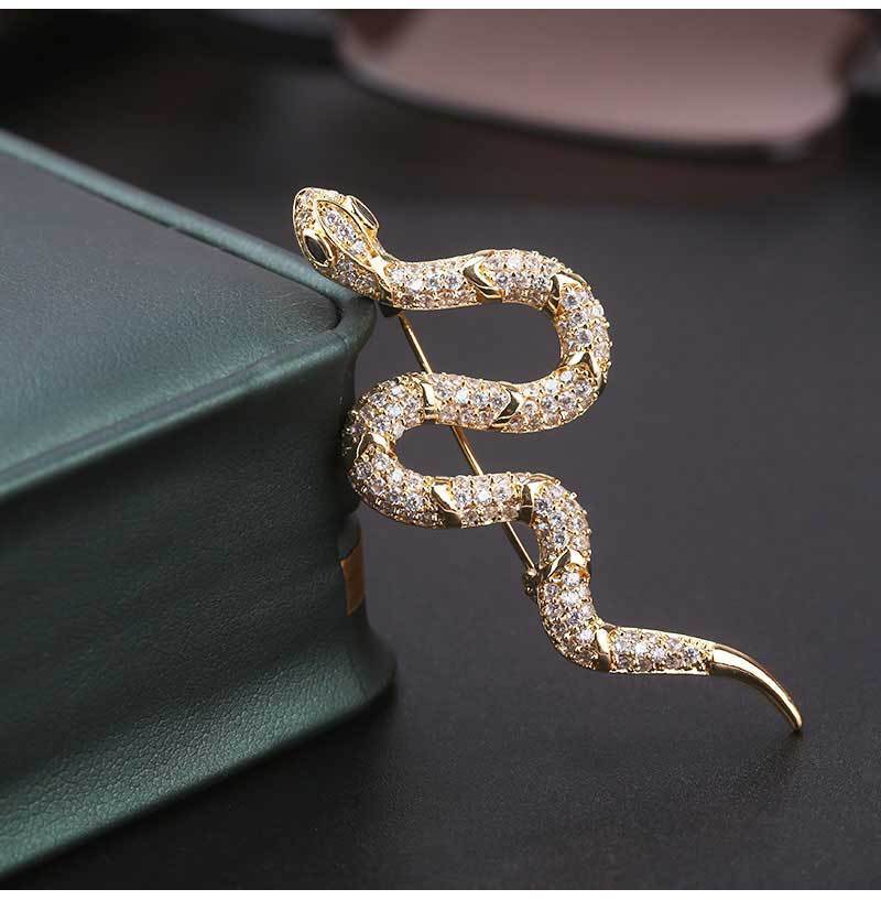 ESSHPULE Luxury Rhinestone Snake Brooch - Vintage-Inspired Glass Pin for Women's Dresses, Perfect for Parties & Casual Attire details 2