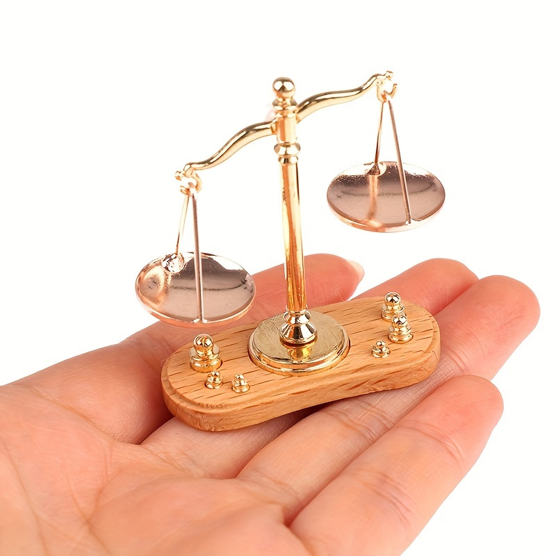 

1pc 1/12 Scale Miniature Balance Scale, Realistic Design, Dollhouse Decor Toy, Accent For Miniature Collection, Educational & Collectible Game Accessory