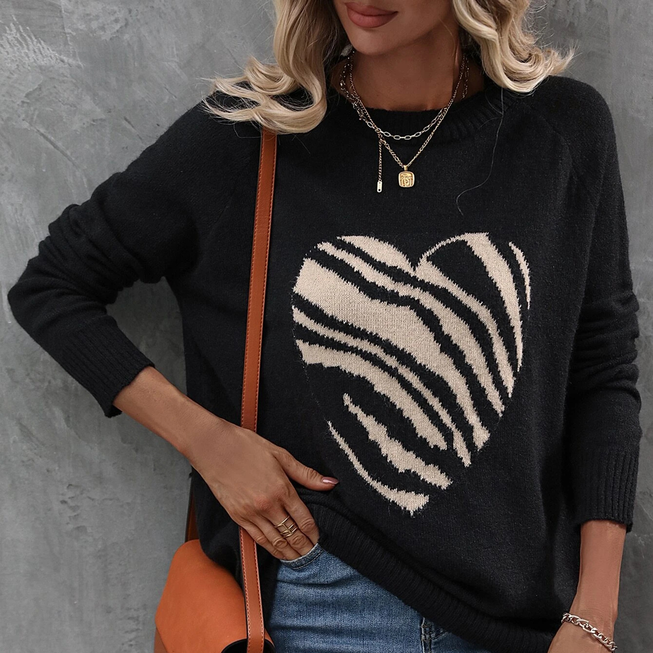 

1pc Women's Casual Pullover Sweater, Long Sleeve Round Neck, Heart Jacquard Knit, Acrylic Material, Autumn/winter Collection