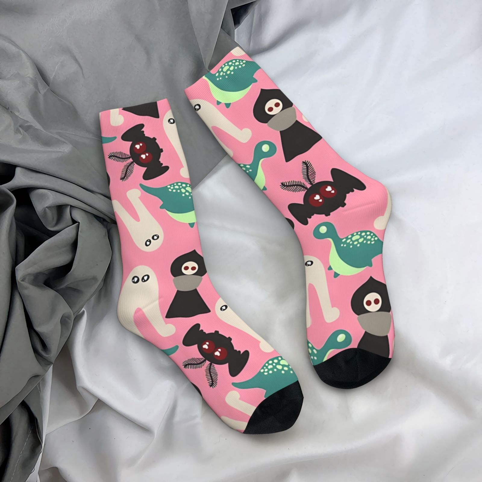 

1 Pair Men's Pink Socks - Fun Hip Hop Vintage Cartoon Bat & Bird Pattern, Seamless Polyester Crew Socks, Ideal For Boys, Funny Socks